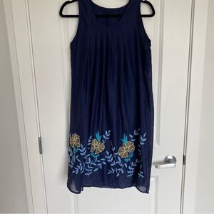 LIÈBO | sleeveless dress with embroidered detail